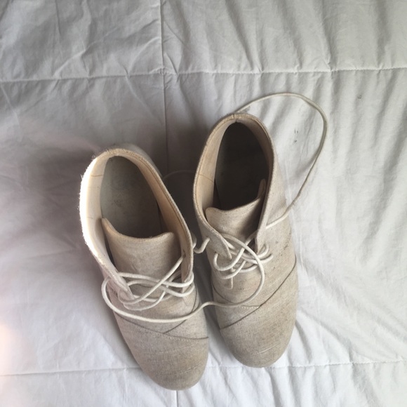 Size 9 and half boot heel. Worn only once. - Picture 3 of 5